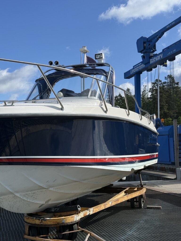 Före och efter återställning av fribord på en Nimbus.